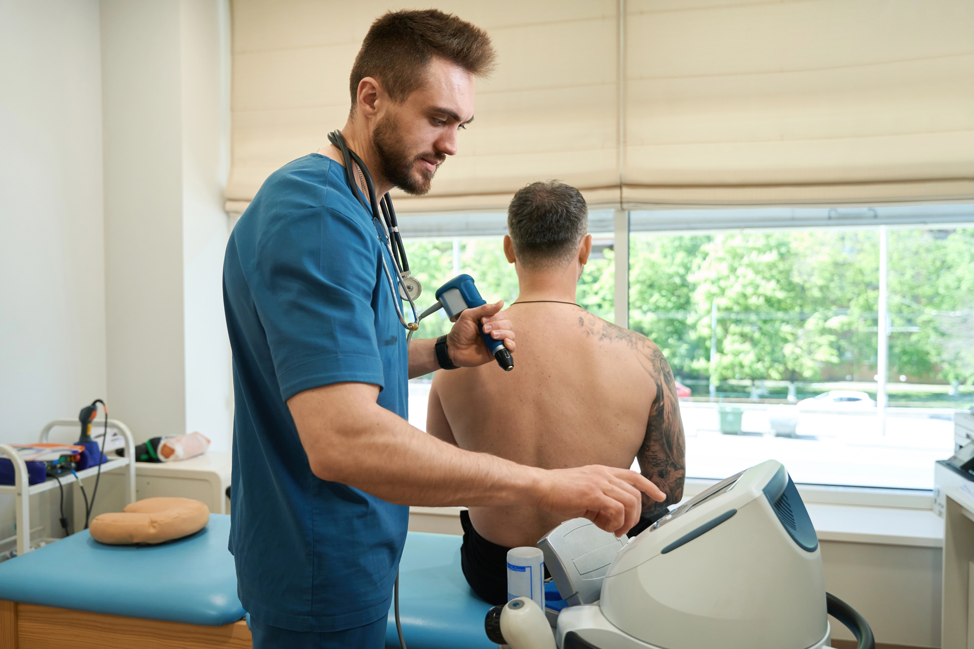physiotherapist consulting patient at back2fitness clinic