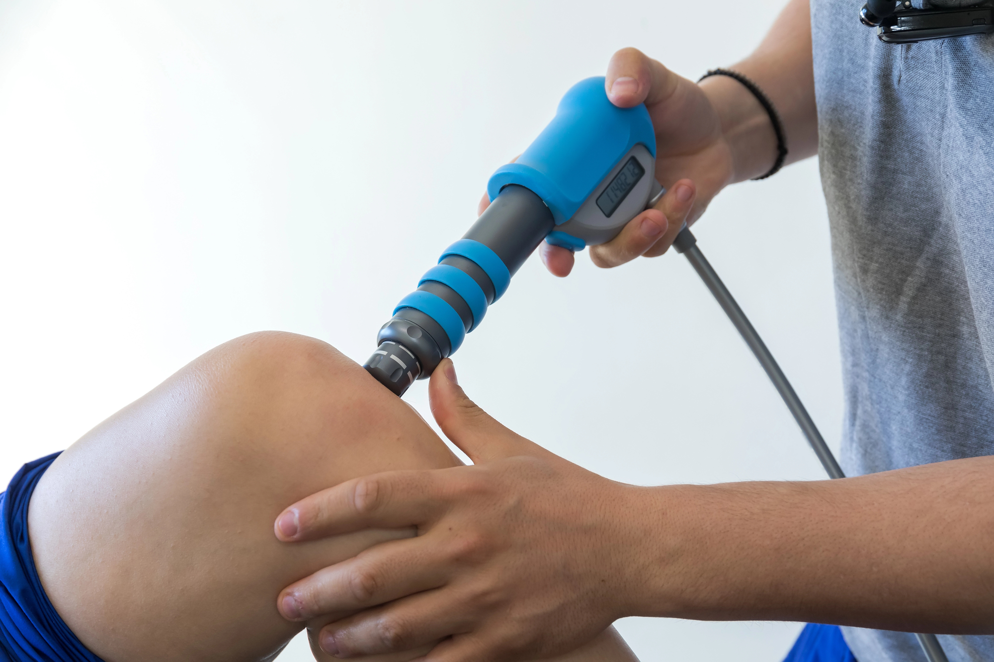 physiotherapist consulting patient at back2fitness clinic