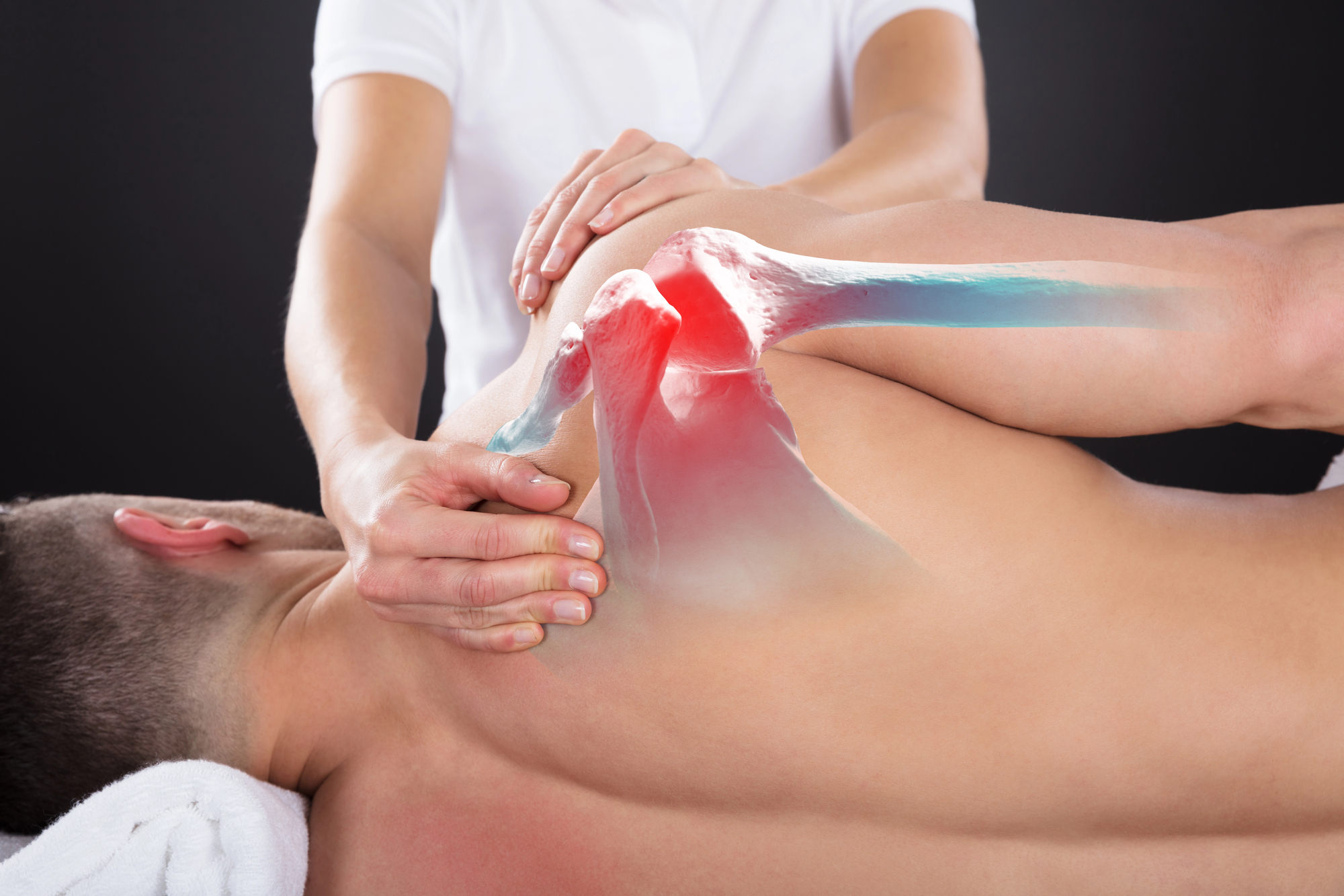 physiotherapist consulting patient at back2fitness clinic